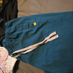 Wonder wink straight leg scrub pants